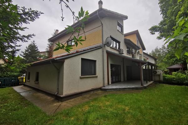 De cumpărat Familie de români caută să cumpere o casă în zona Pipera Iancu Nicolae